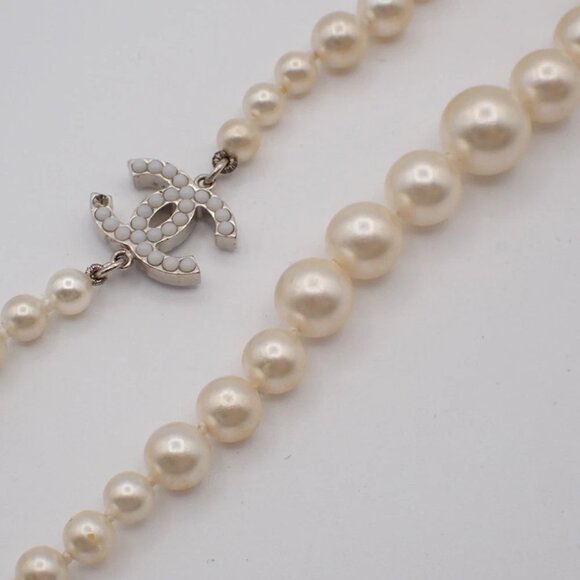 CHANEL CC Logo Imitation Pearl Chain Necklace A12 W White SHW - Picture 5 of 14